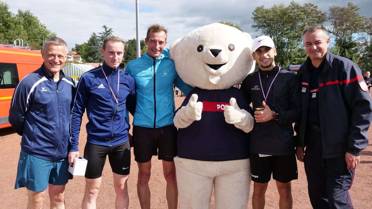 Photo des vainqueurs de la course sénior masculine