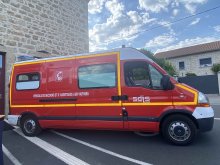ambulance pompier devant la maison de santé